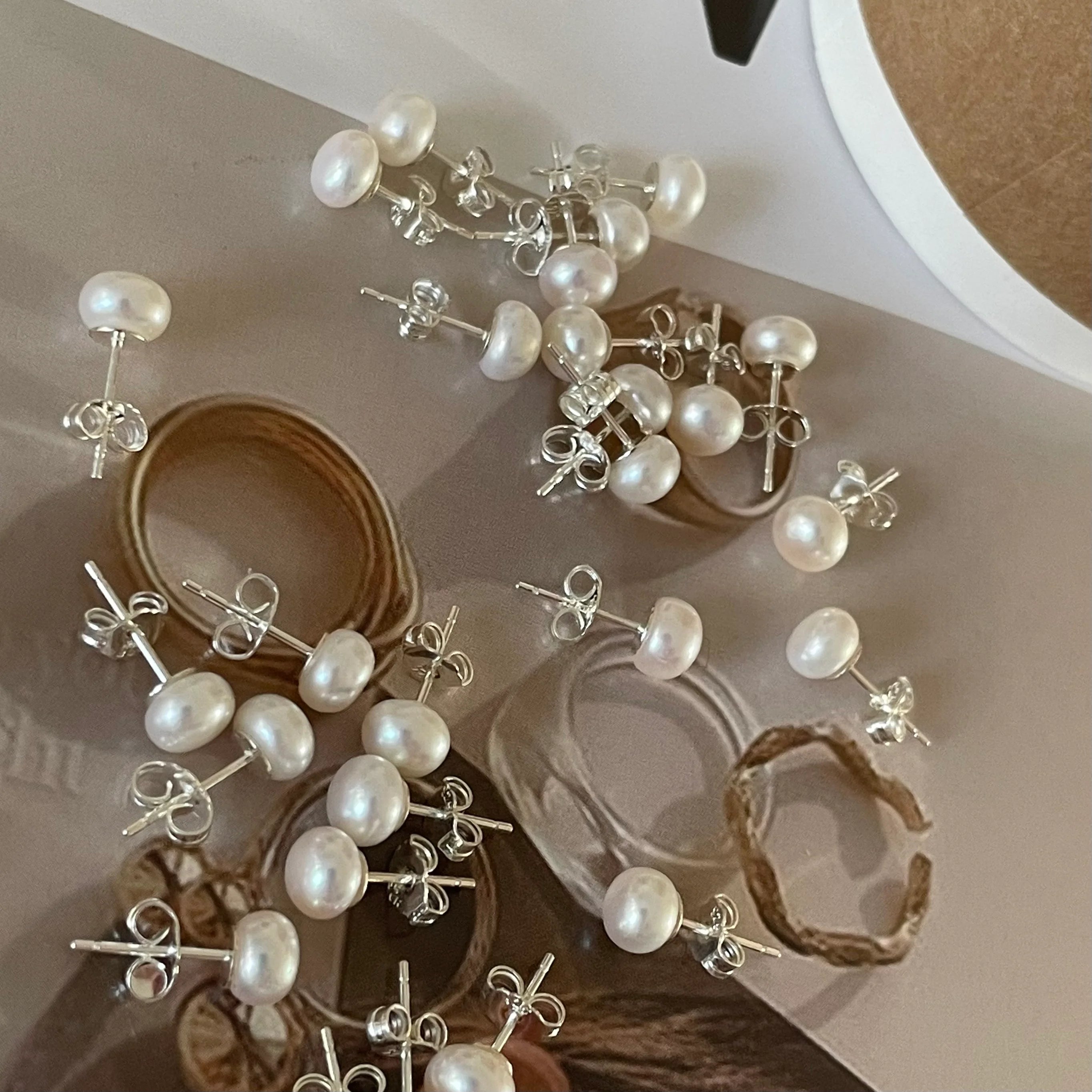 Simple Highlights Round Sliver Pearl Earrings