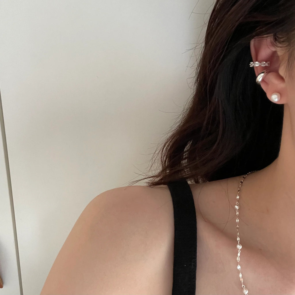 Simple Highlights Round Sliver Pearl Earrings