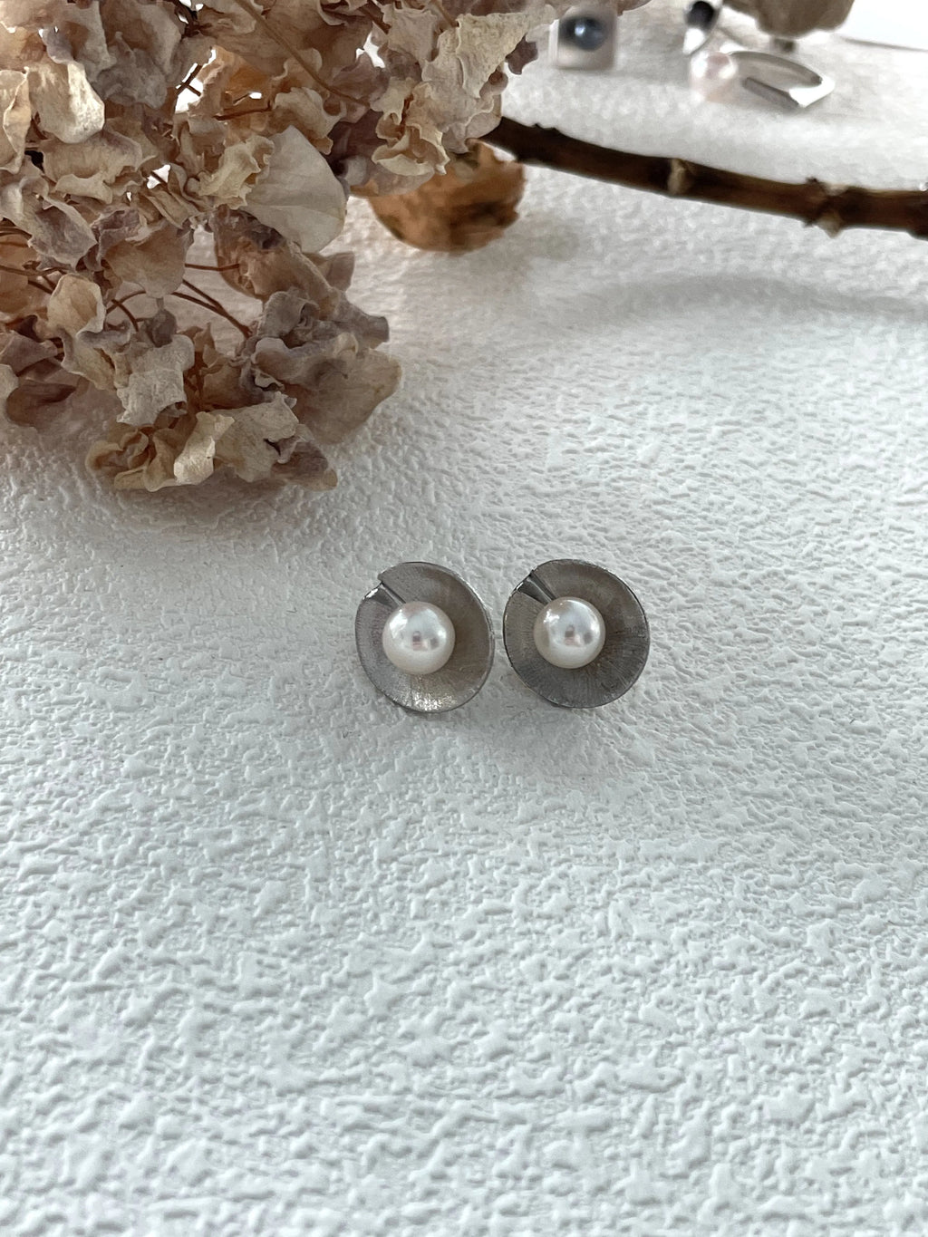 Matte Silver Pearl Nest Earrings
