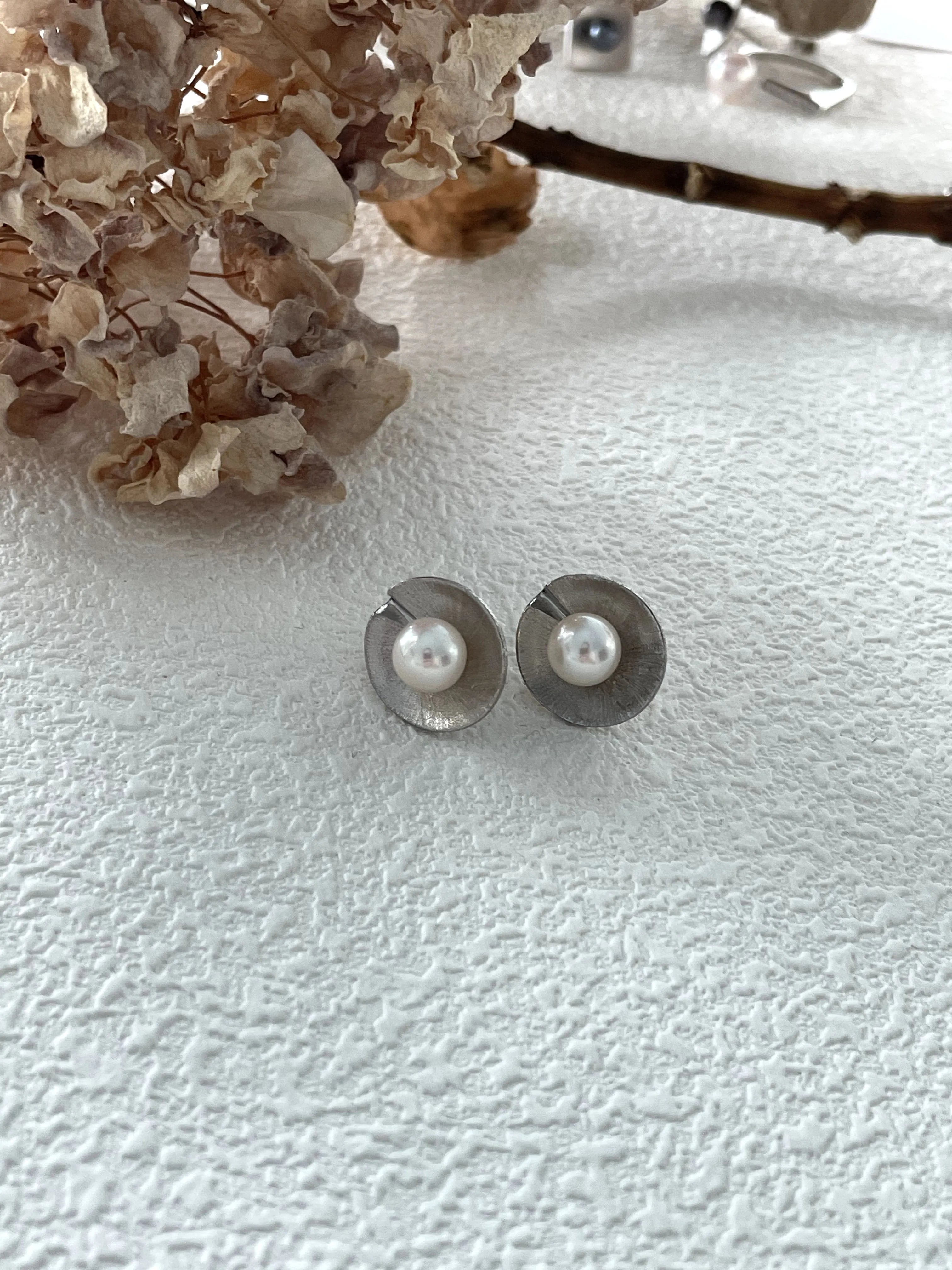 Matte Silver Pearl Nest Earrings
