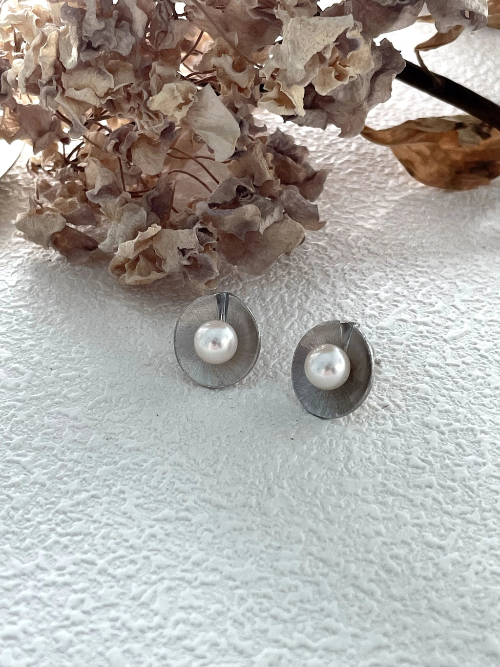 Matte Silver Pearl Nest Earrings