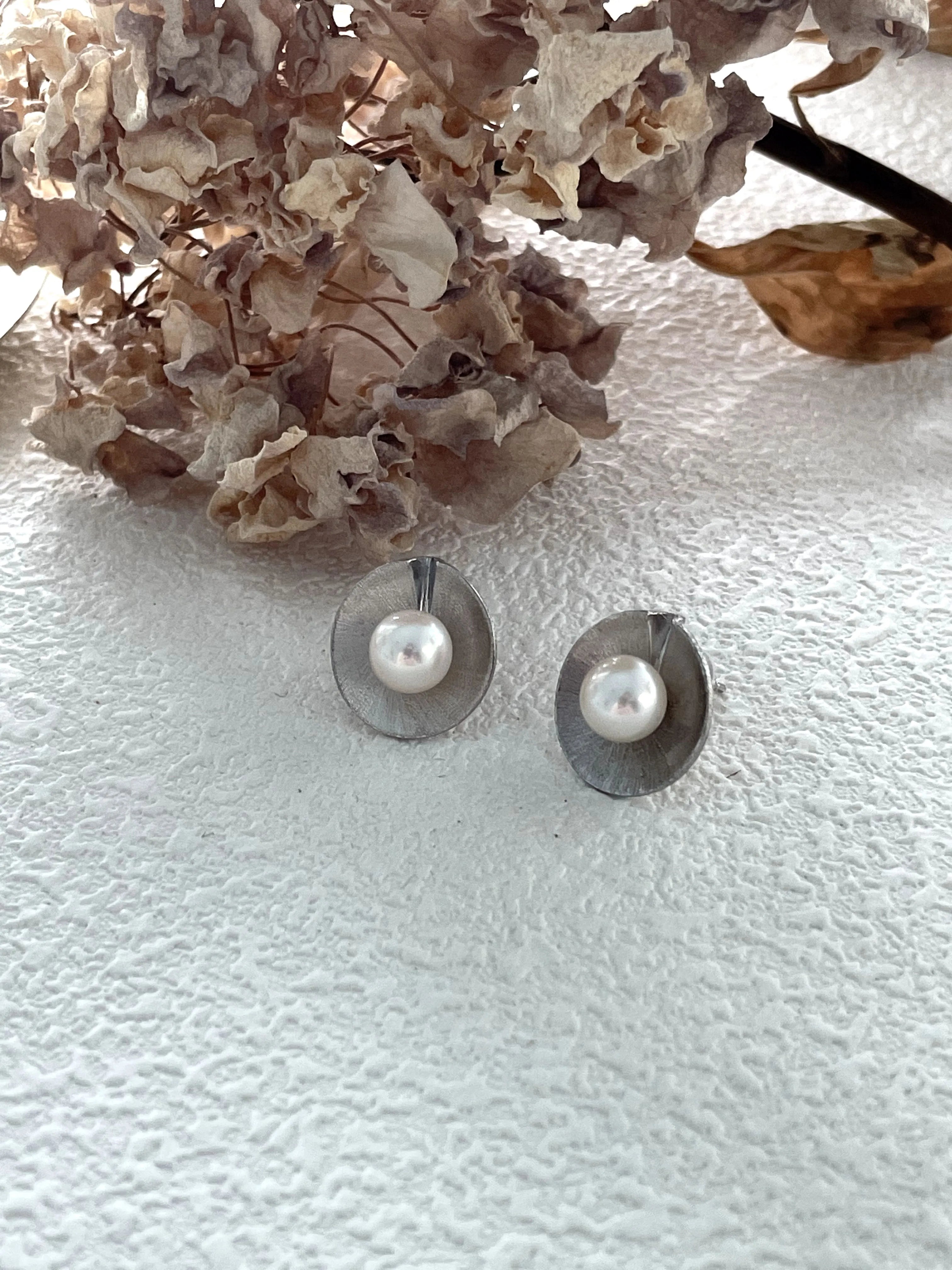 Matte Silver Pearl Nest Earrings