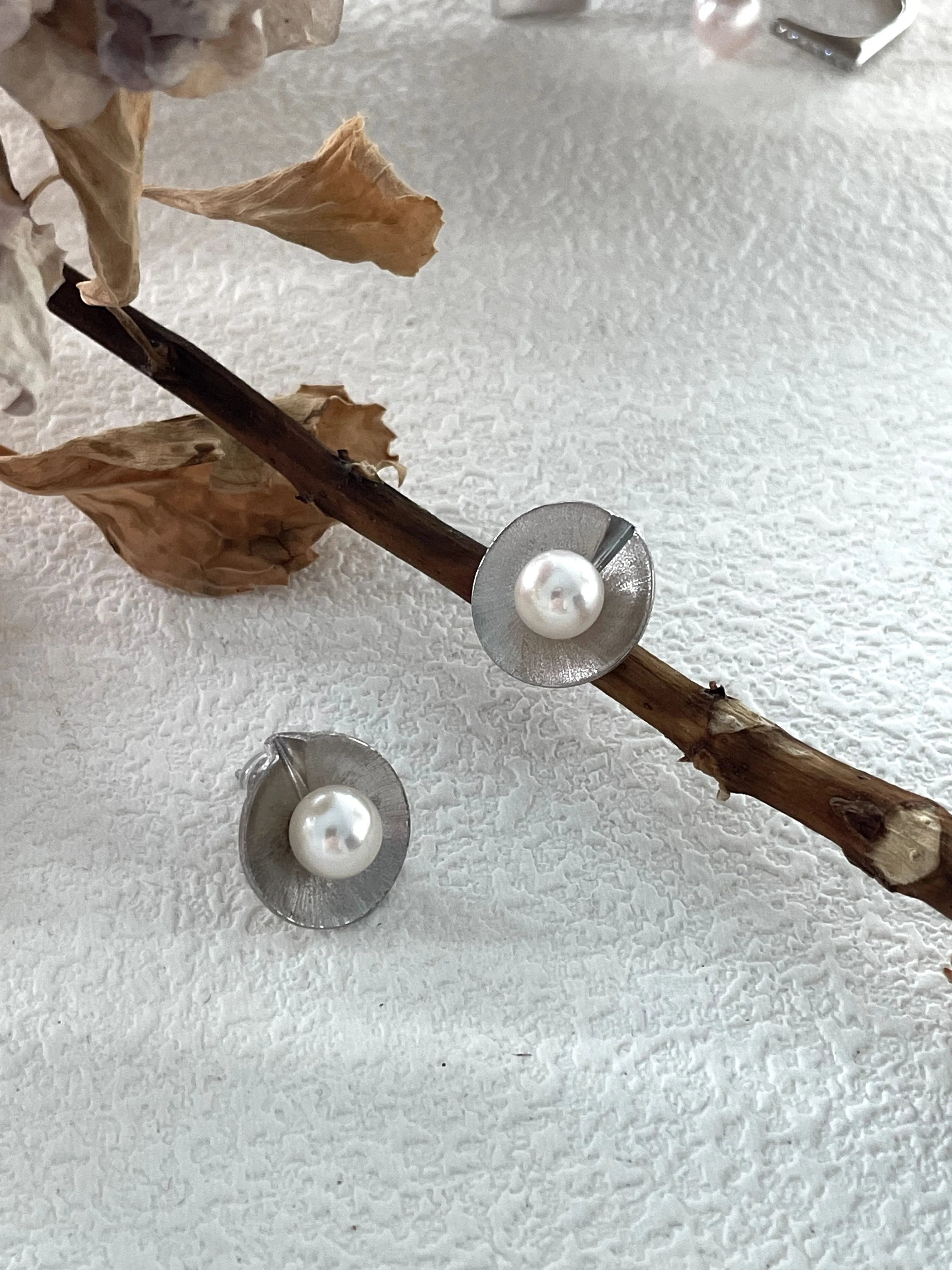 Matte Silver Pearl Nest Earrings