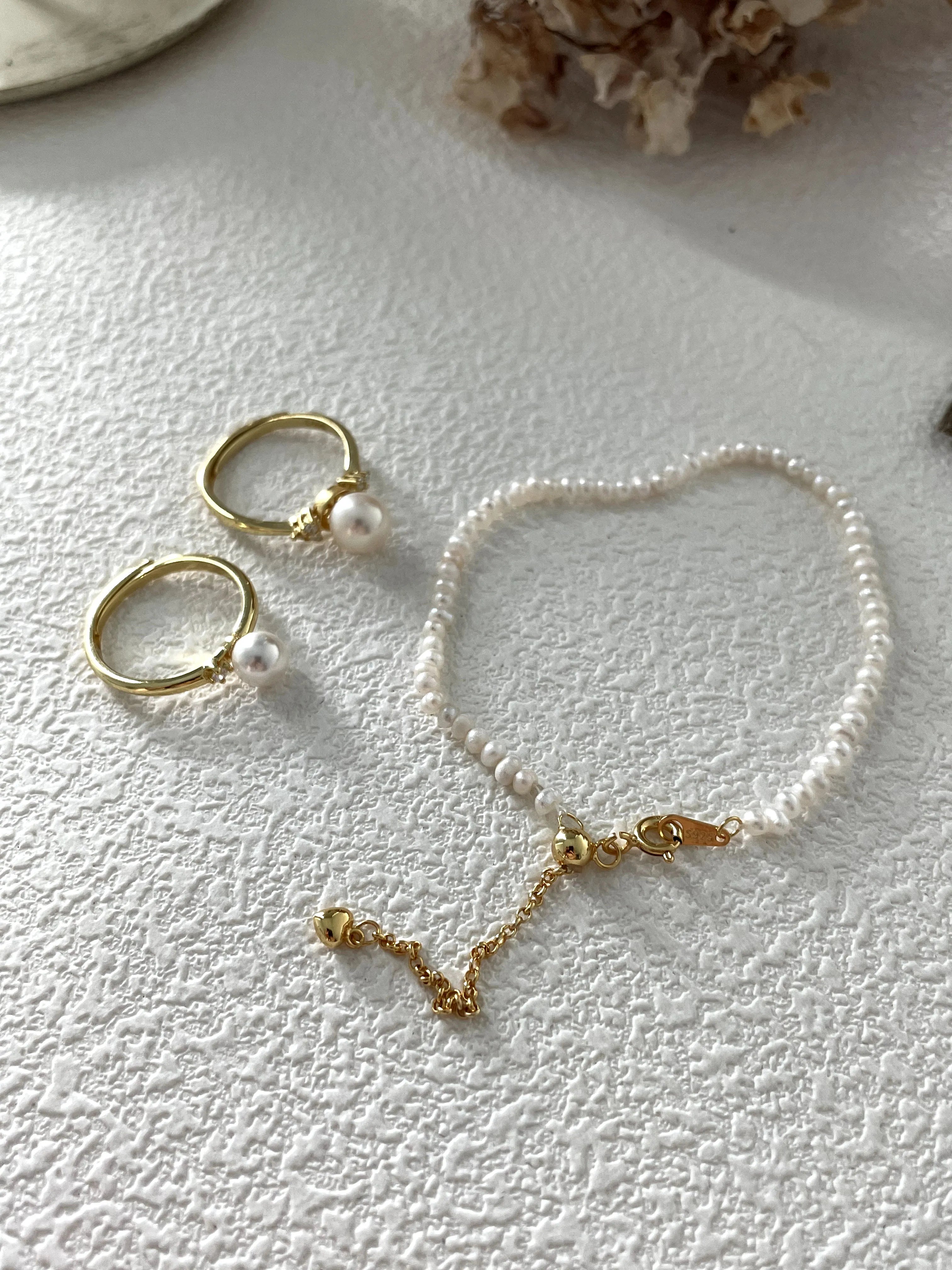 Gleam Mini Baroque Pearl Bracelet