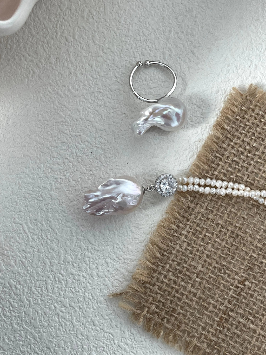 Irregular White Baroque pearls Ring