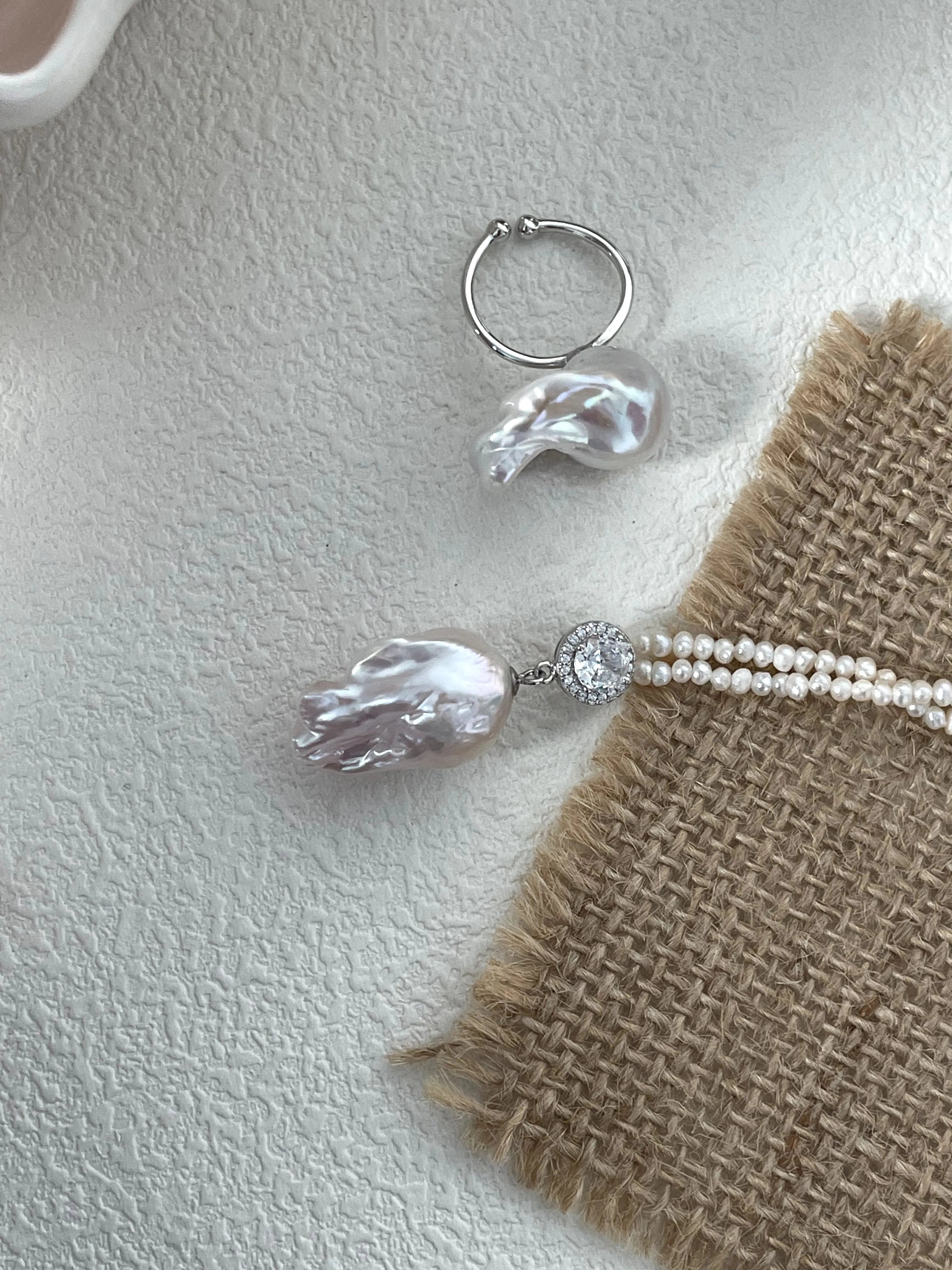 Irregular White Baroque pearls Ring