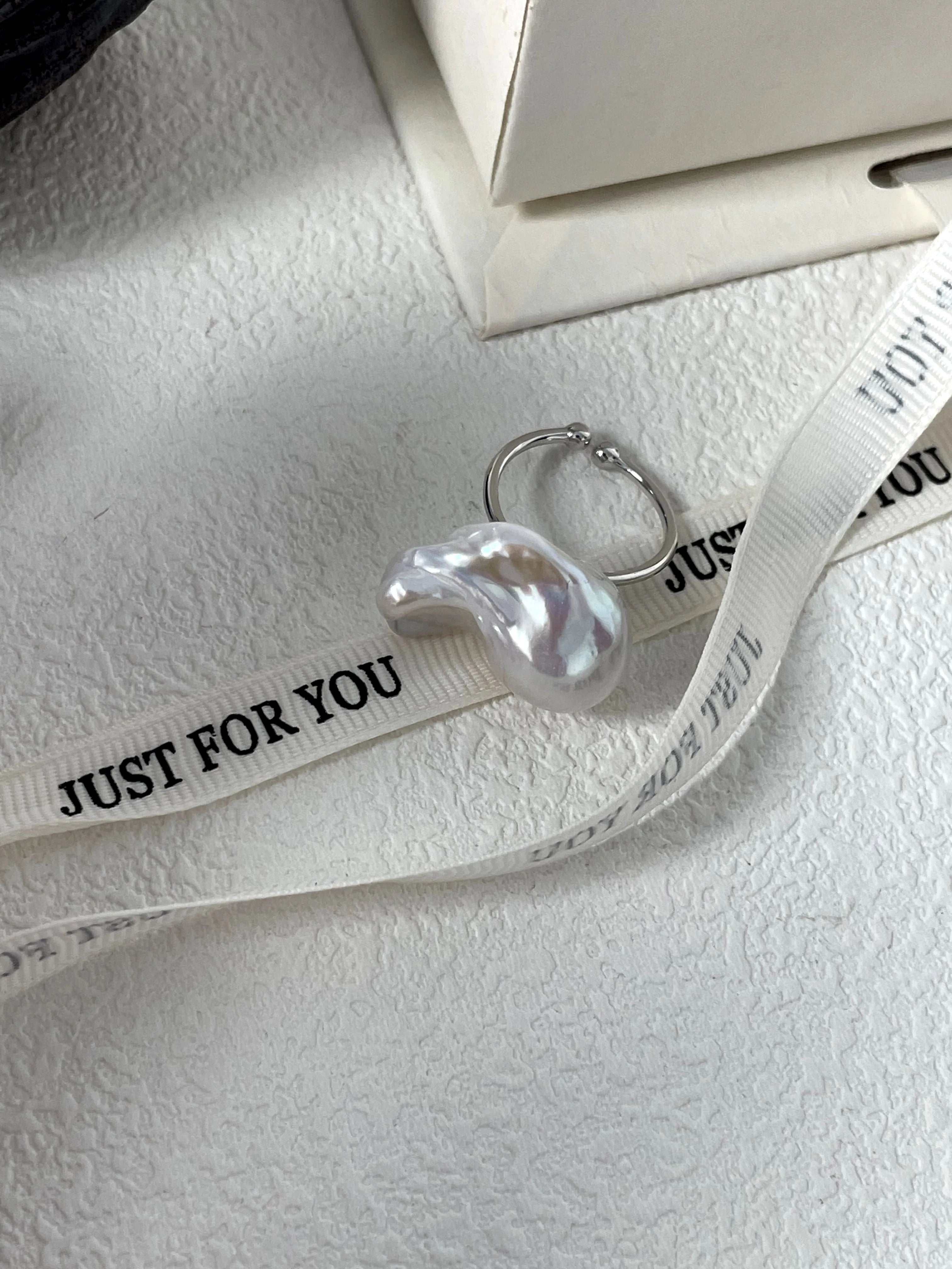 Irregular White Baroque pearls Ring