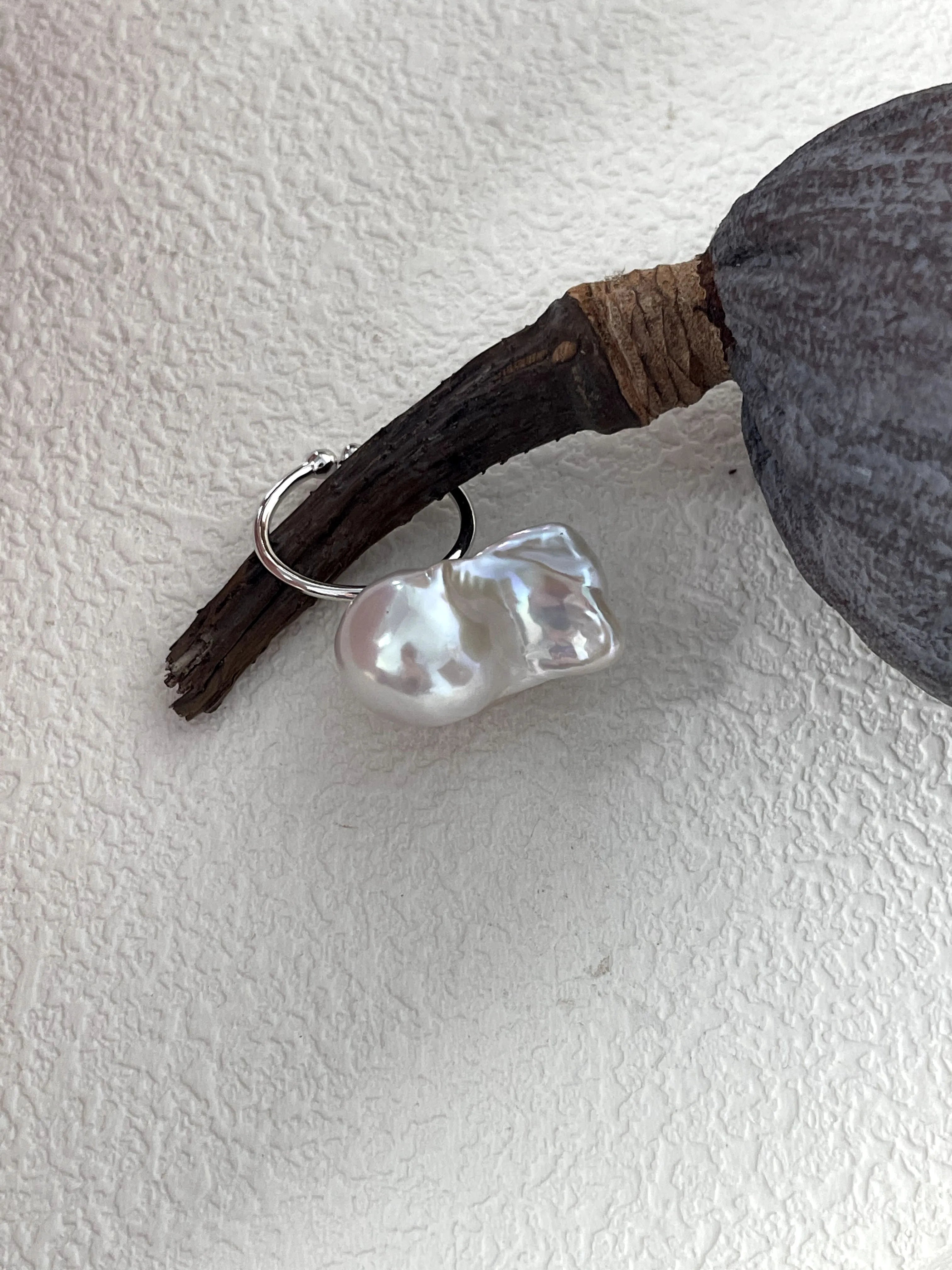Irregular White Baroque pearls Ring