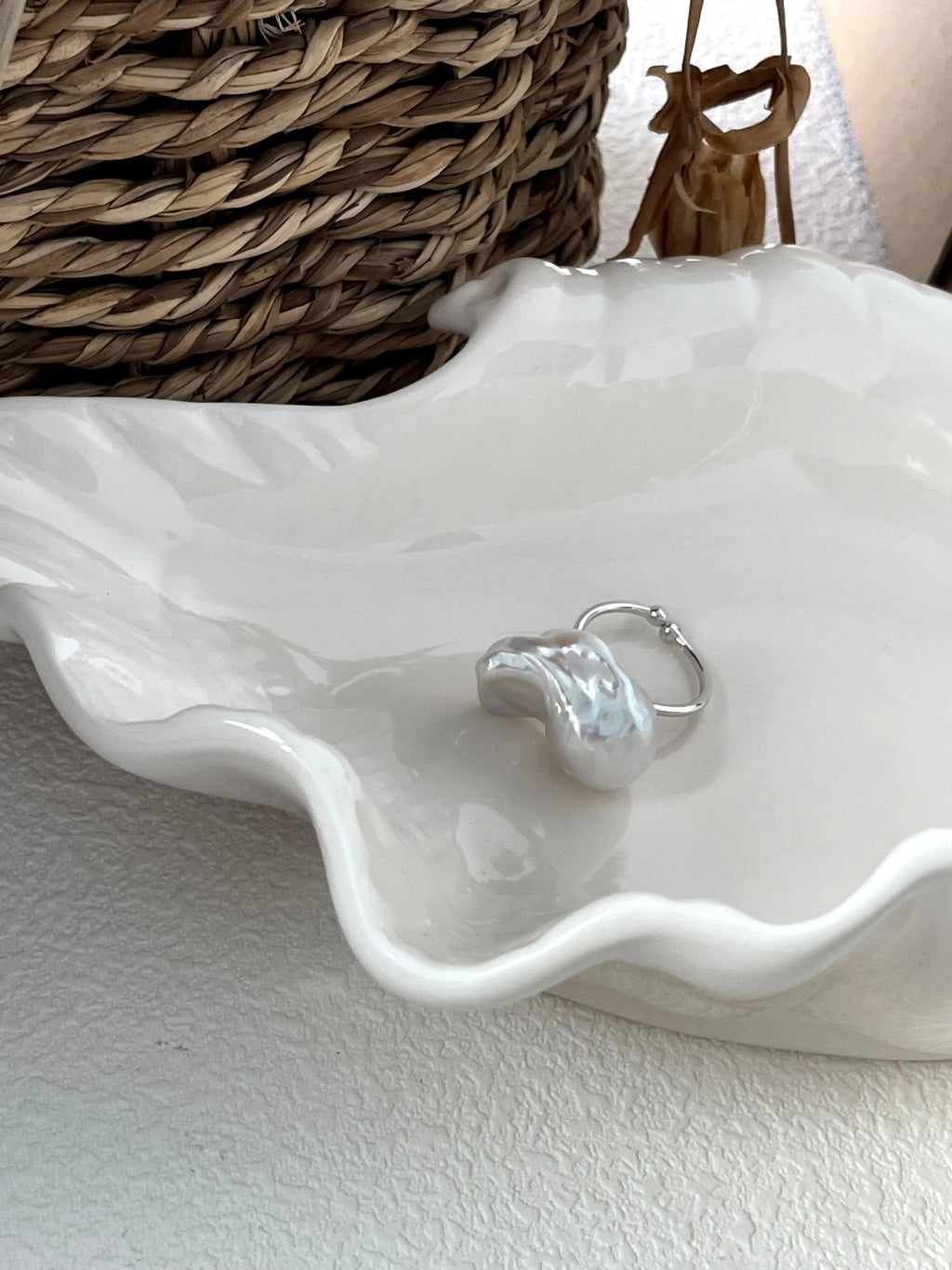 Irregular White Baroque pearls Ring