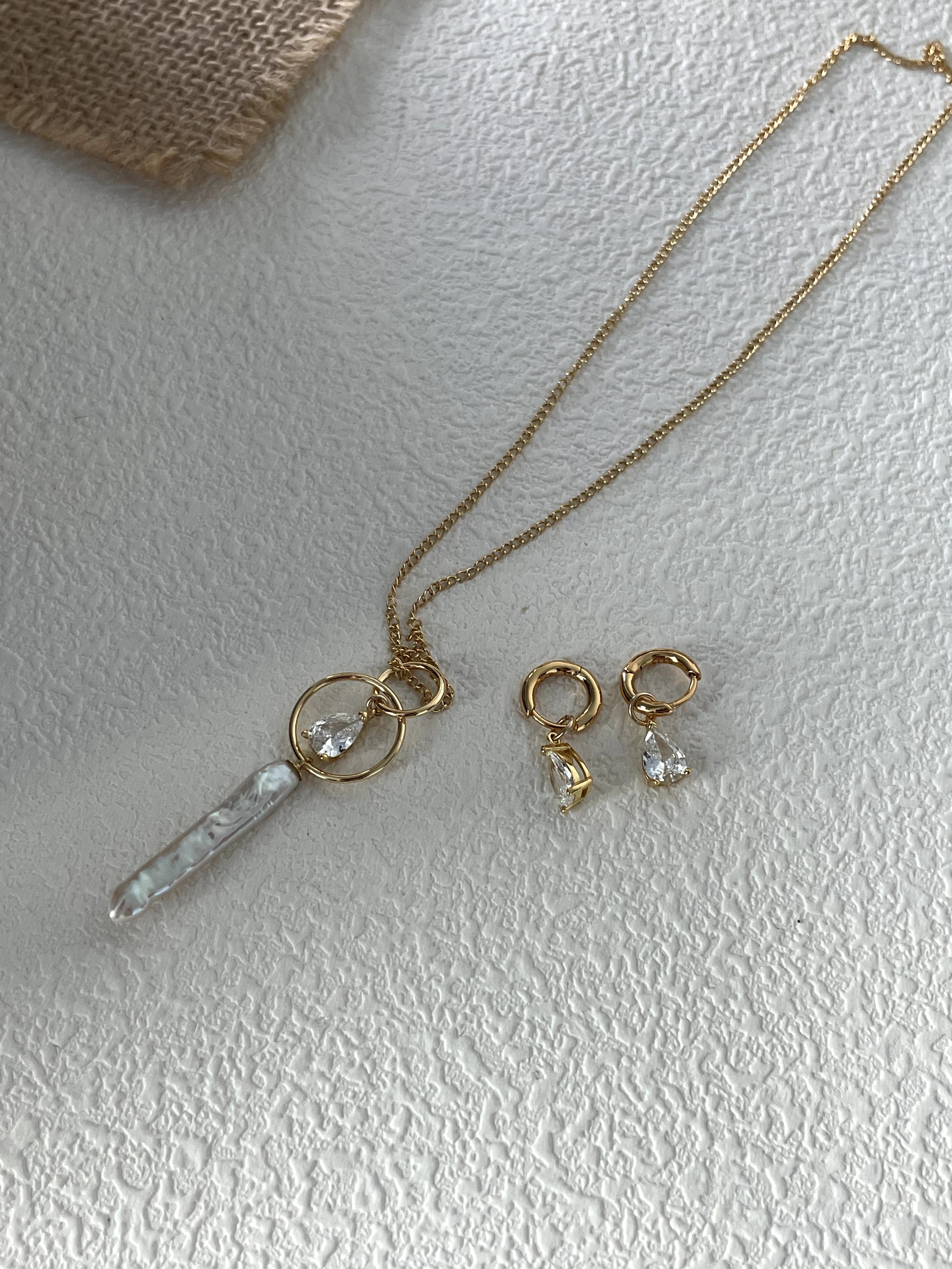 Galaxy Pearl Bar Baroque Necklace