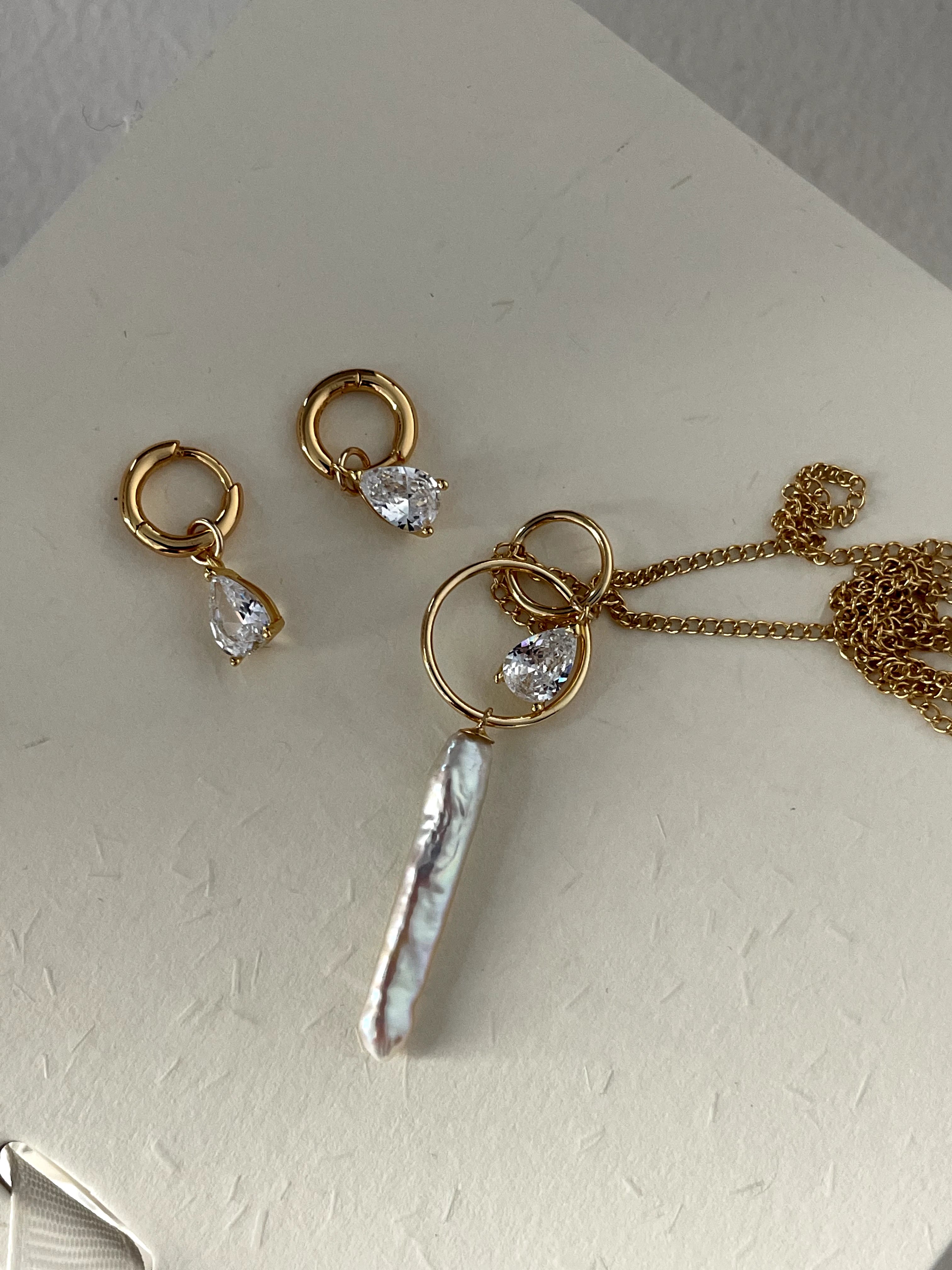 Galaxy Pearl Bar Baroque Necklace