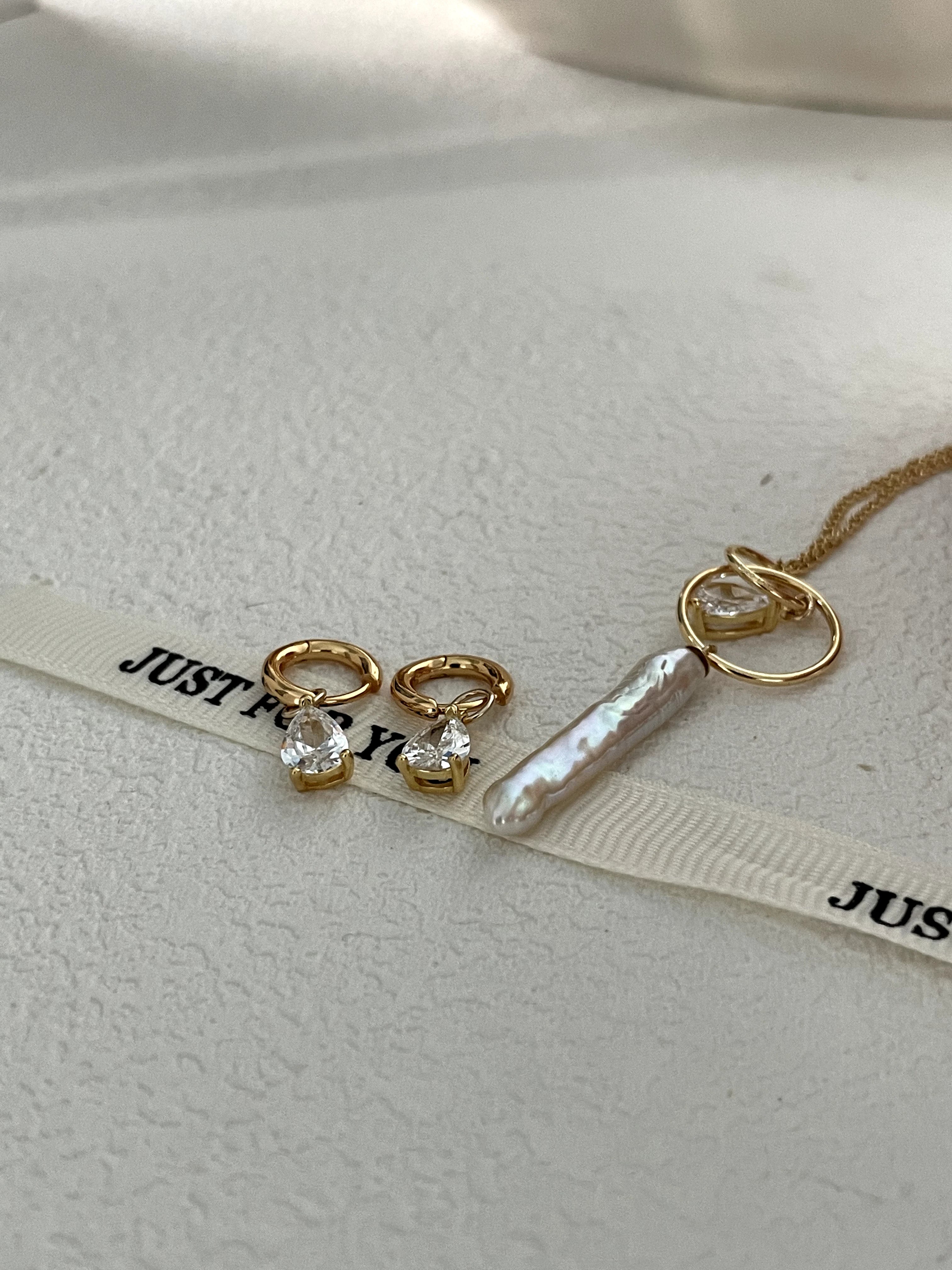 Galaxy Pearl Bar Baroque Necklace