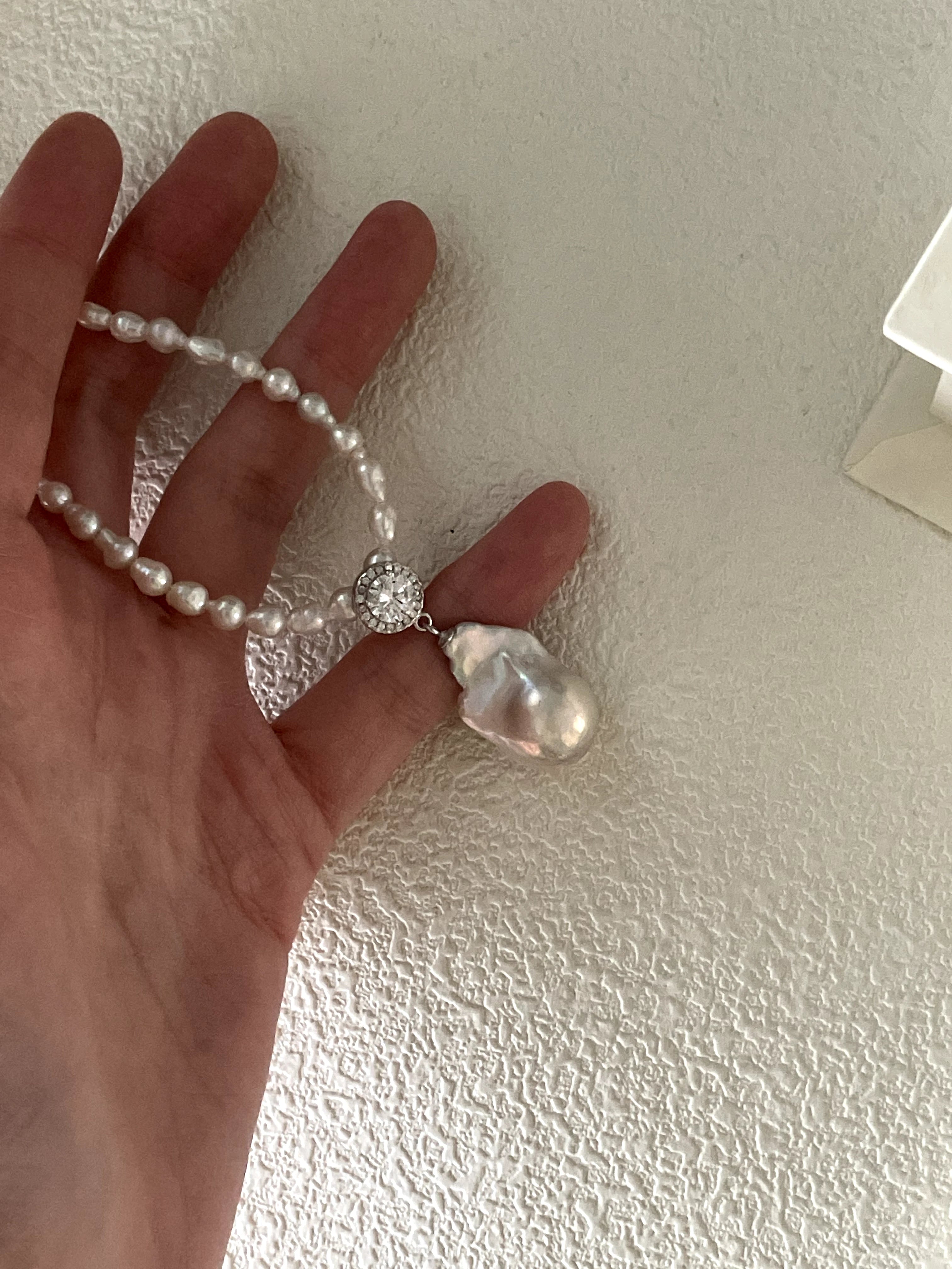 Elegant Giant Pendant Baroque Beaded Pearls Necklace