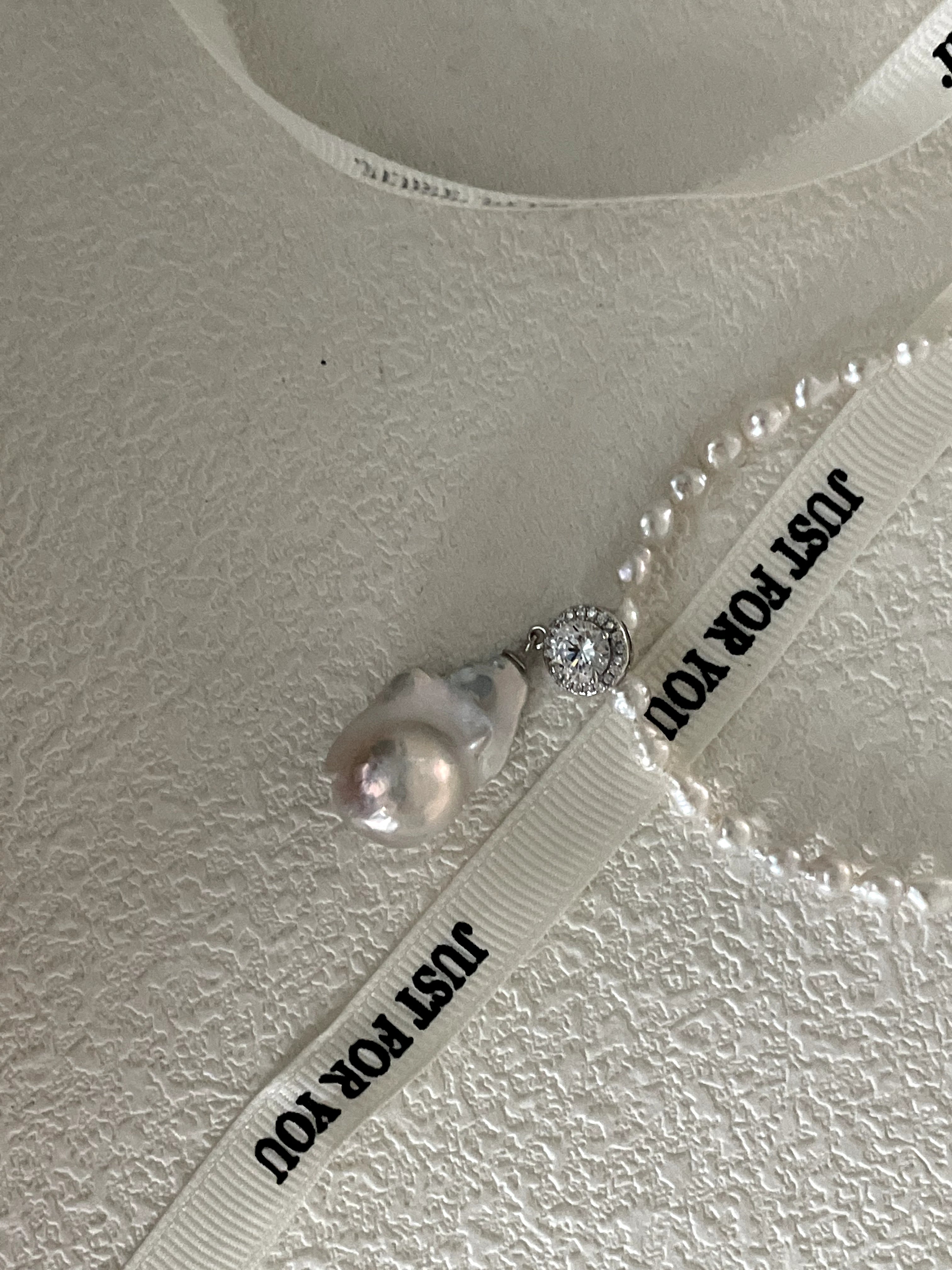 Elegant Giant Pendant Baroque Beaded Pearls Necklace