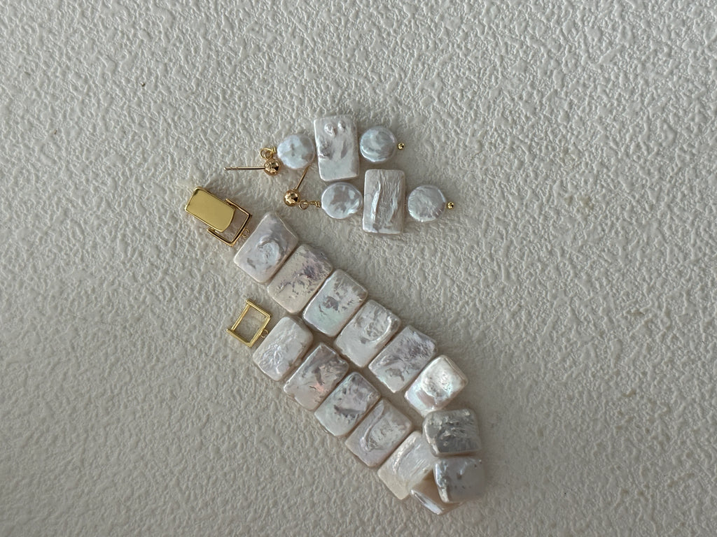 Watch style Baroque Pearls a 18k Gold Plated