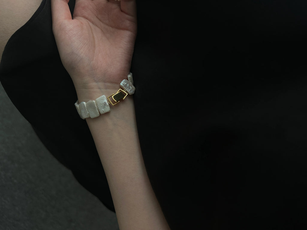 Watch style Baroque Pearls a 18k Gold Plated