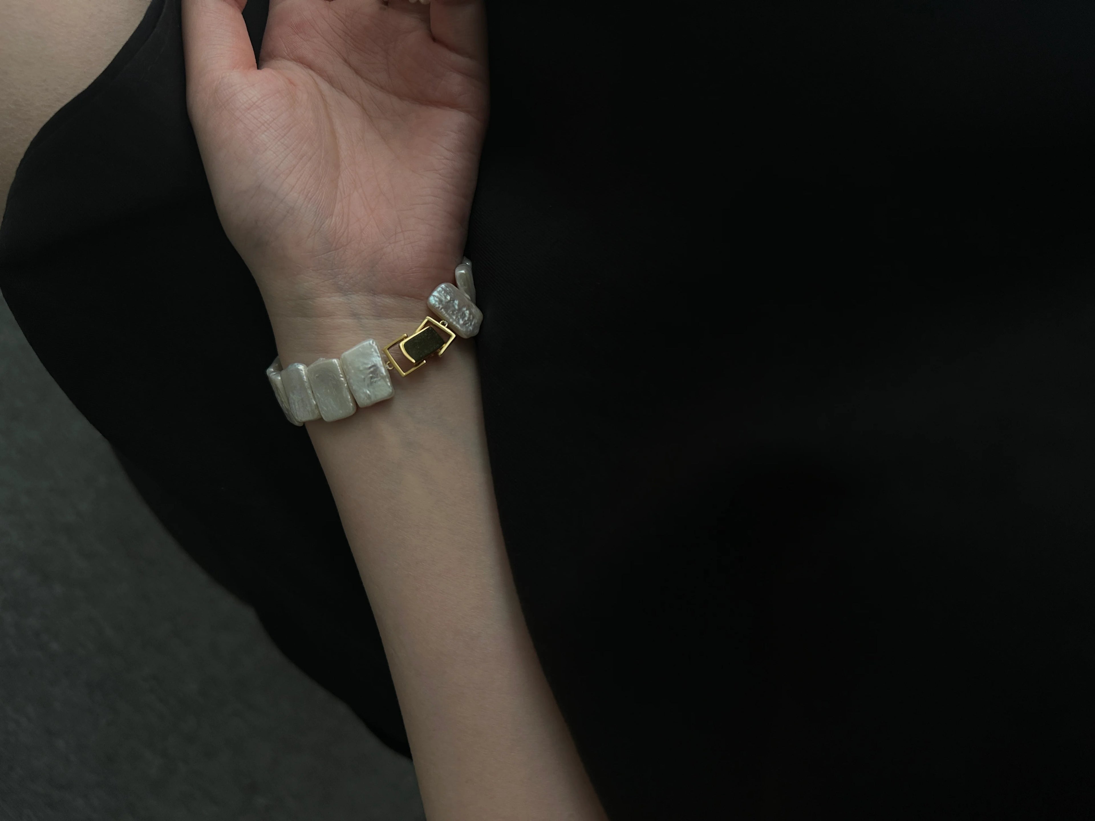 Watch style Baroque Pearls a 18k Gold Plated