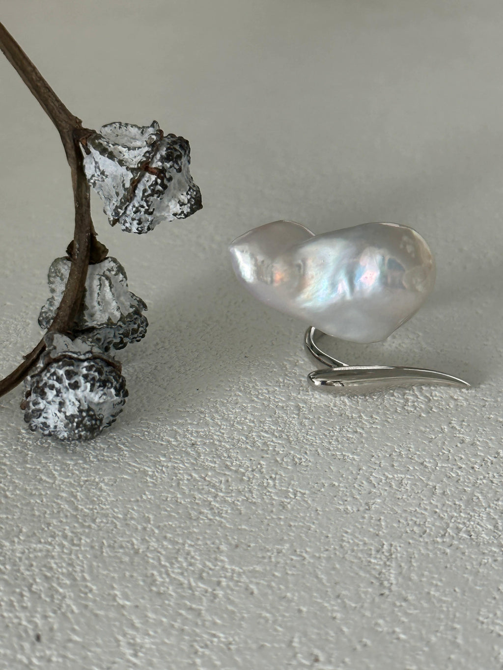 Lone Reef Gleam Baroque Pearl Ring