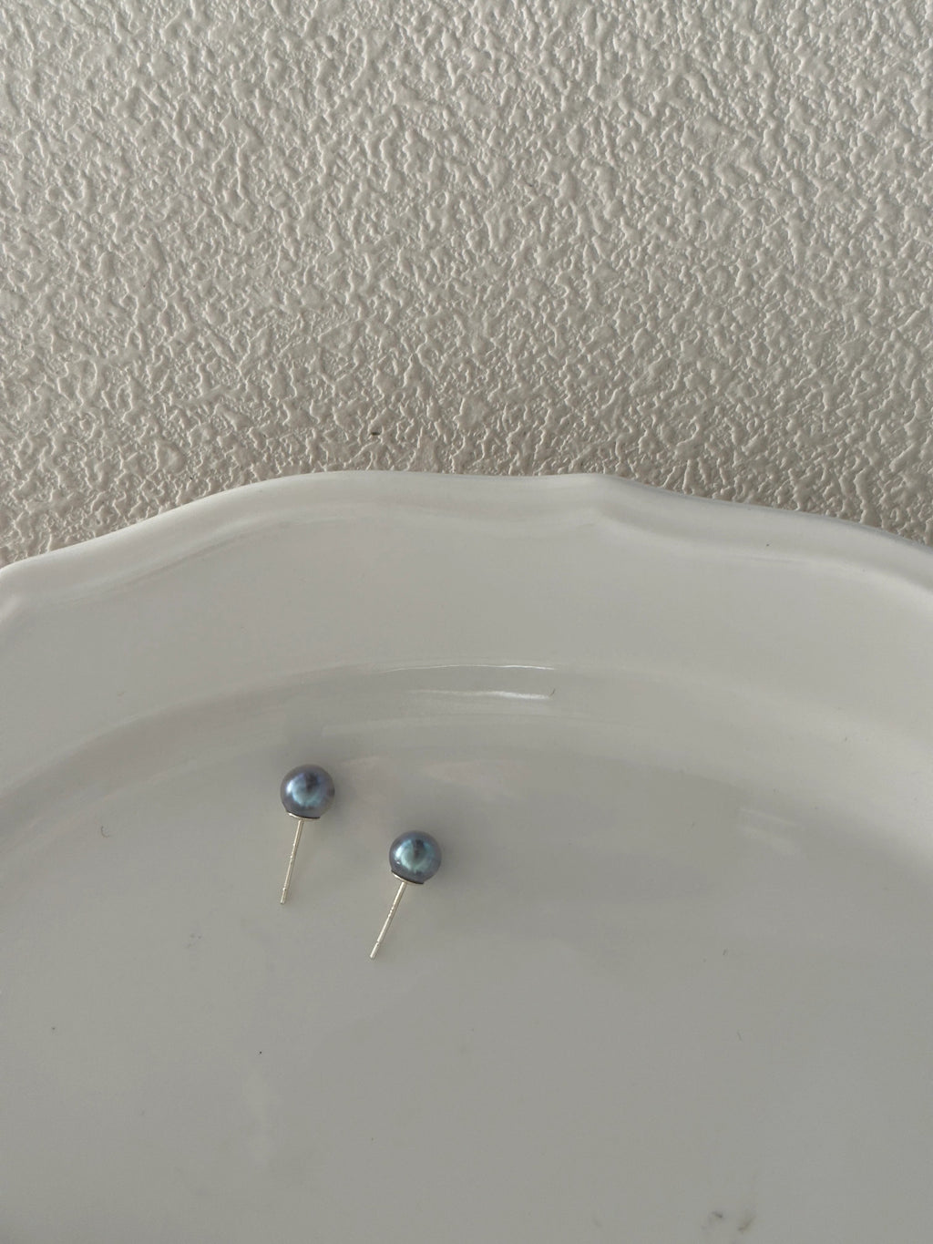 Madama Single Pearl Minimalist Studs