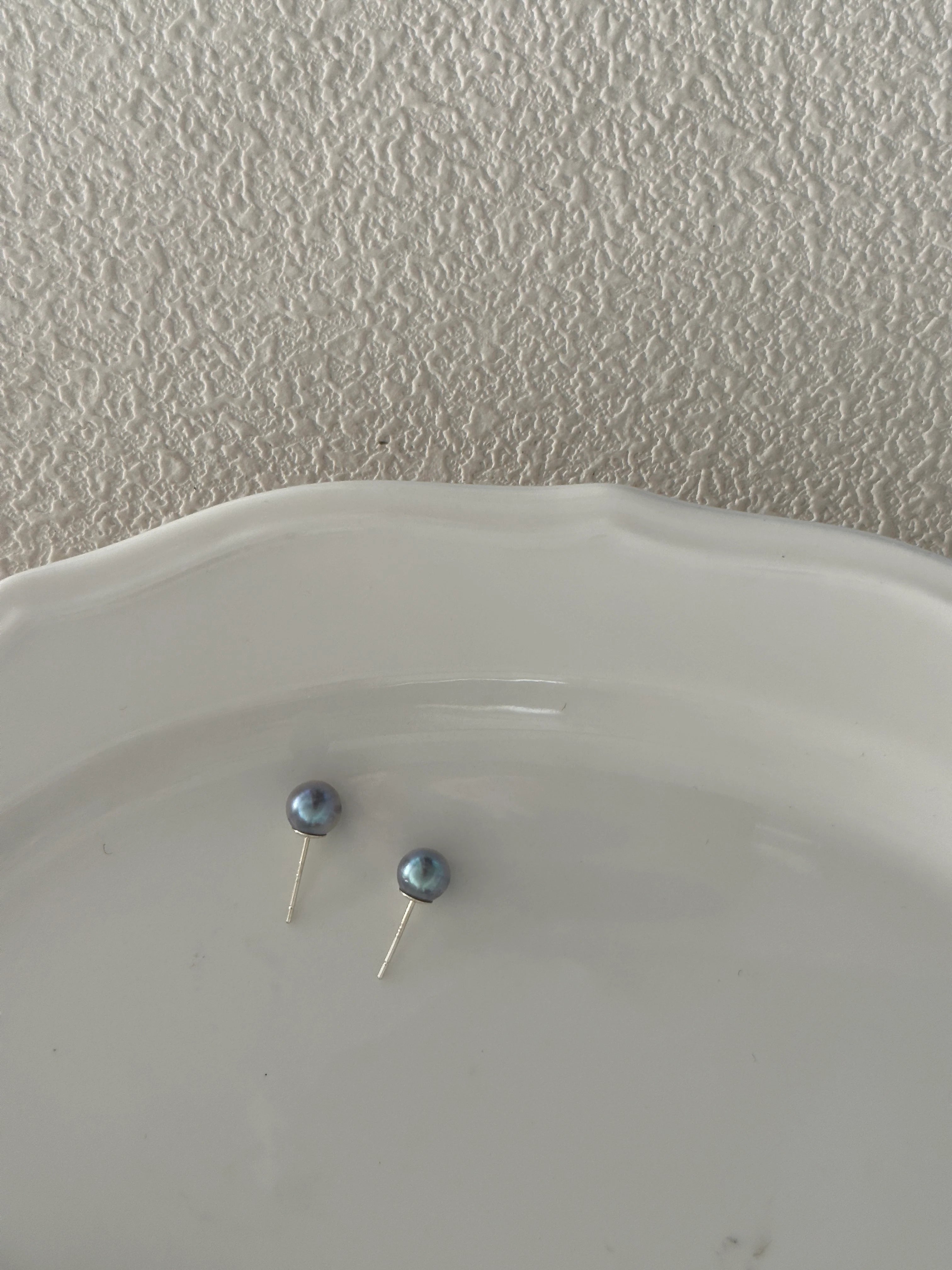 Madama Single Pearl Minimalist Studs