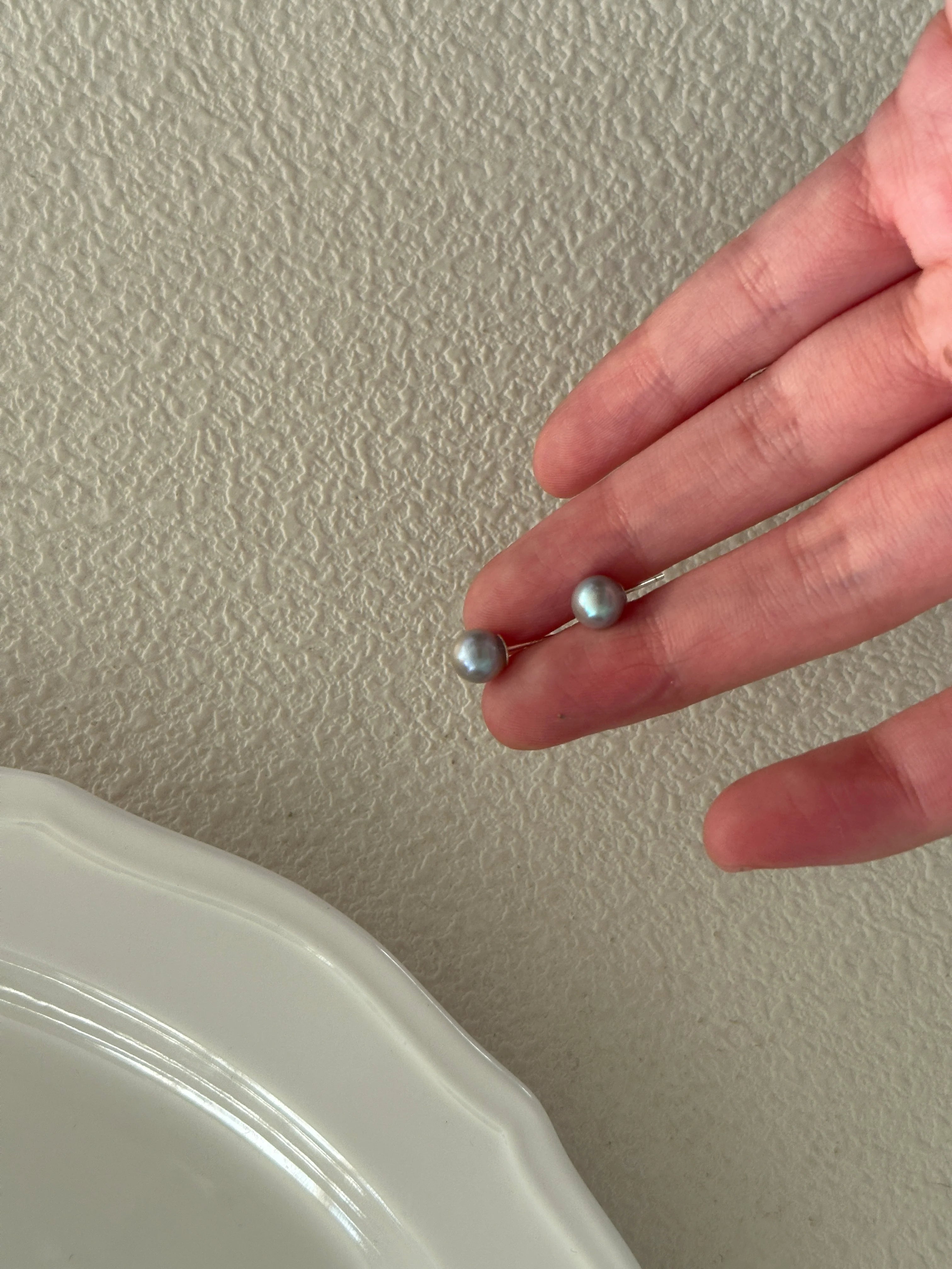 Madama Single Pearl Minimalist Studs