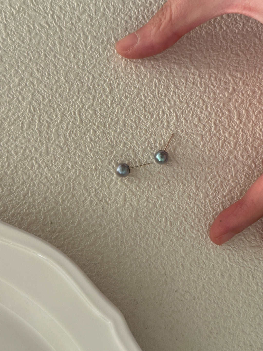 Madama Single Pearl Minimalist Studs