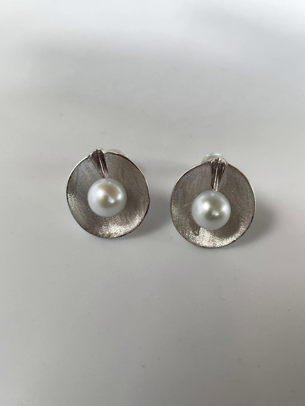 Matte Silver Pearl Nest Earrings