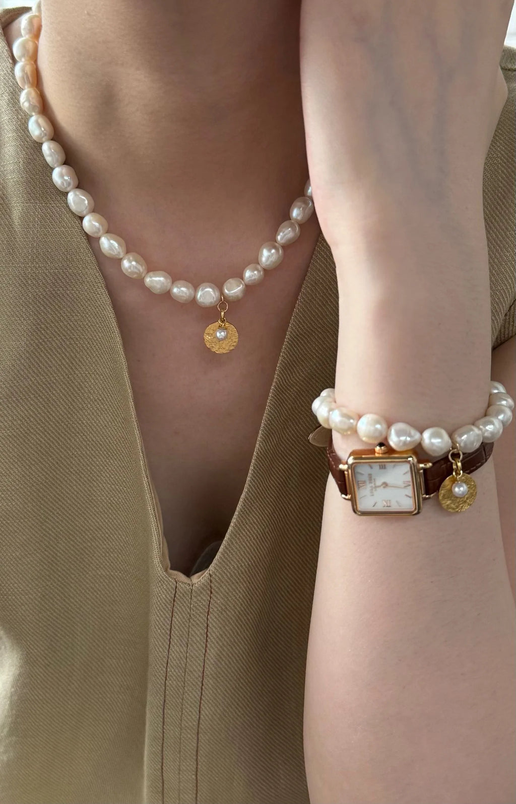 Vintage Gold Pendant Pearl Bracelet