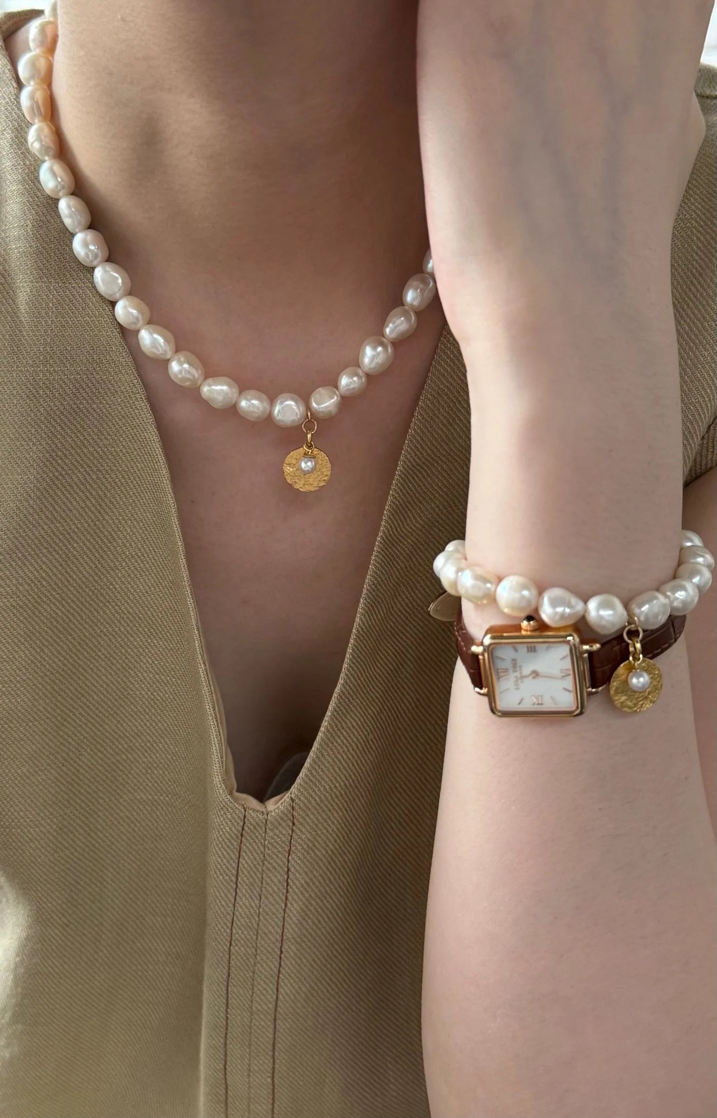 Vintage Gold Pendant Pearl Bracelet