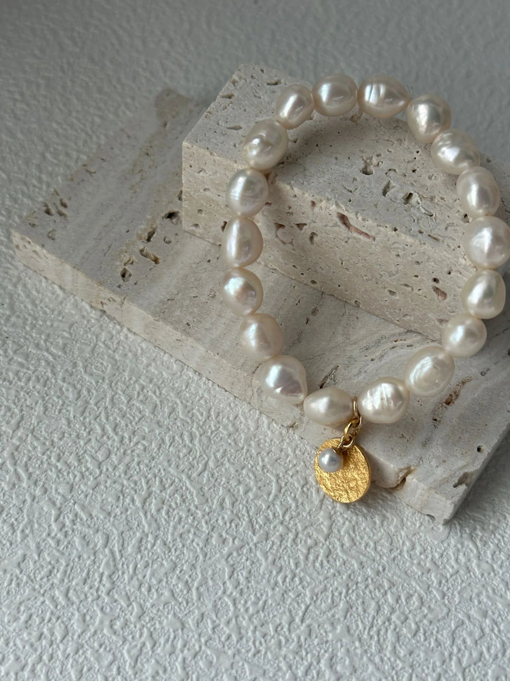Vintage Gold Pendant Pearl Bracelet