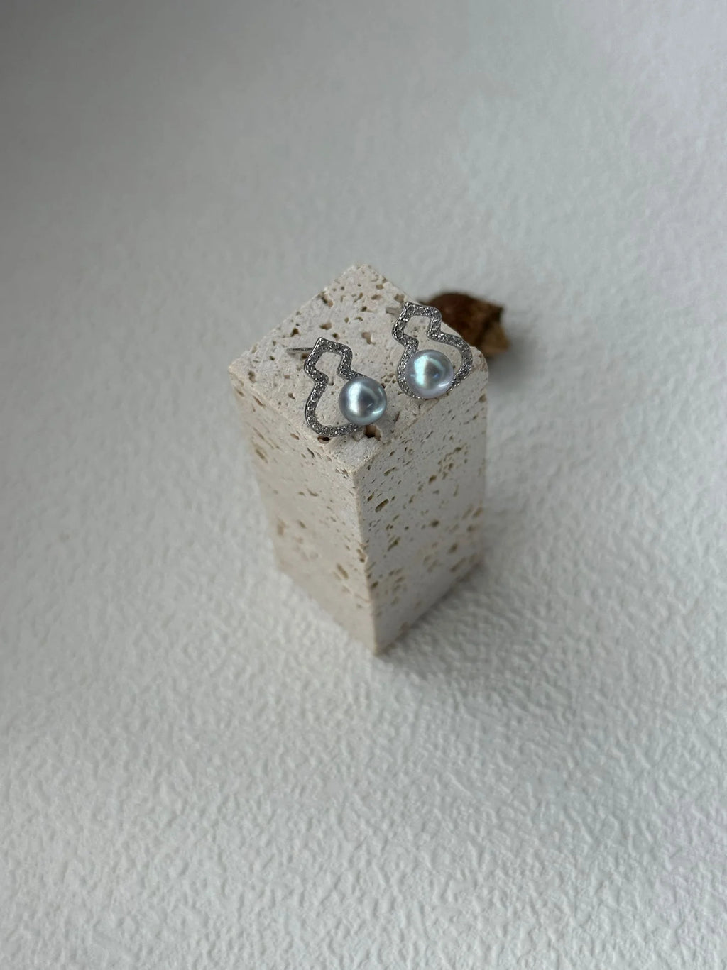 Madama Lattice Sparkle  Pearl Earrings