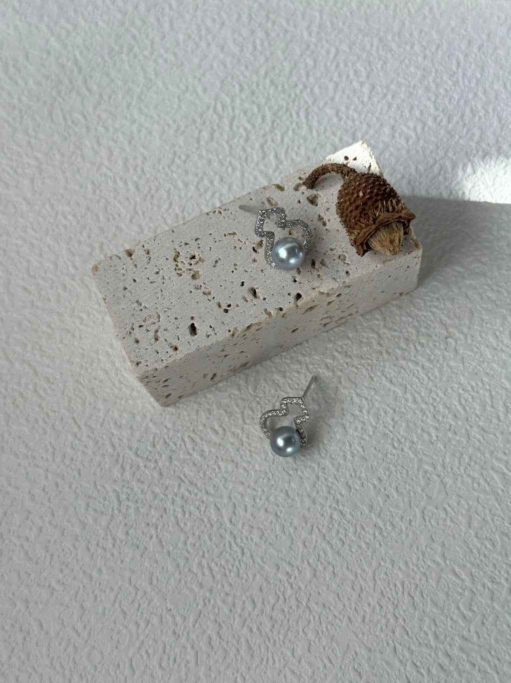 Madama Lattice Sparkle  Pearl Earrings