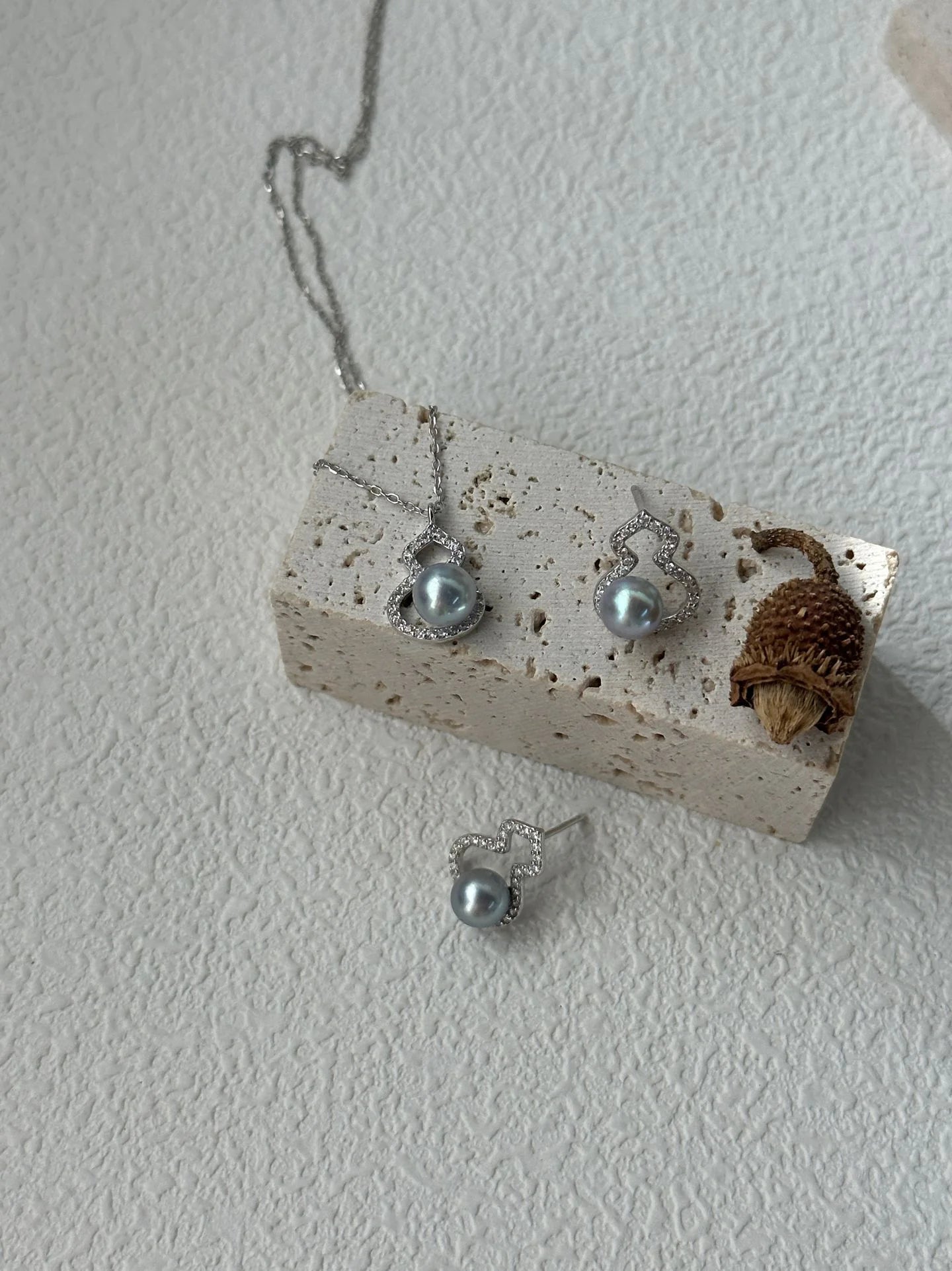 Madama Lattice Sparkle  Pearl Earrings