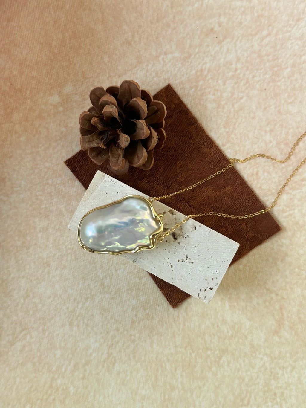 Vintage Pearl Glow Gold Necklace