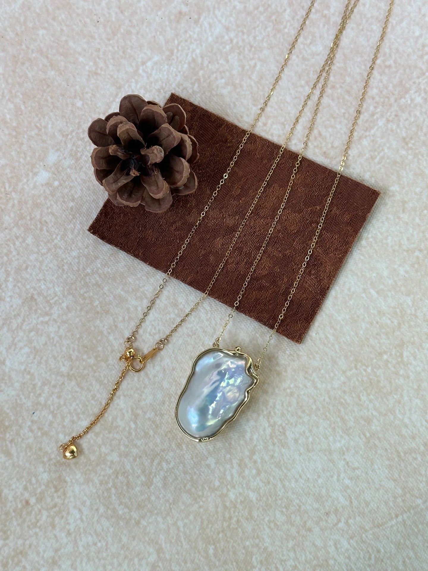 Vintage Pearl Glow Gold Necklace