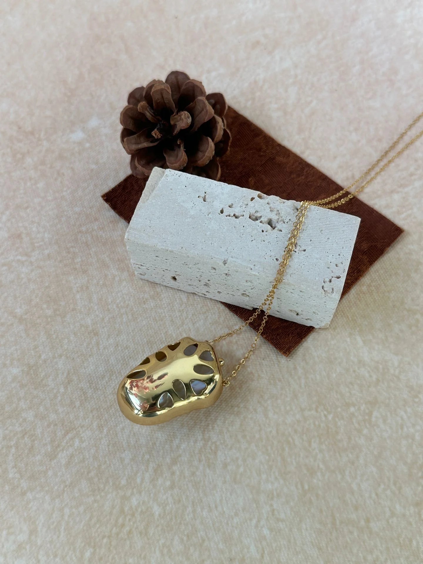 Vintage Pearl Glow Gold Necklace